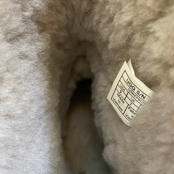 UGG Women's Cream Shearling Winter Boots - Picture 4 of 5